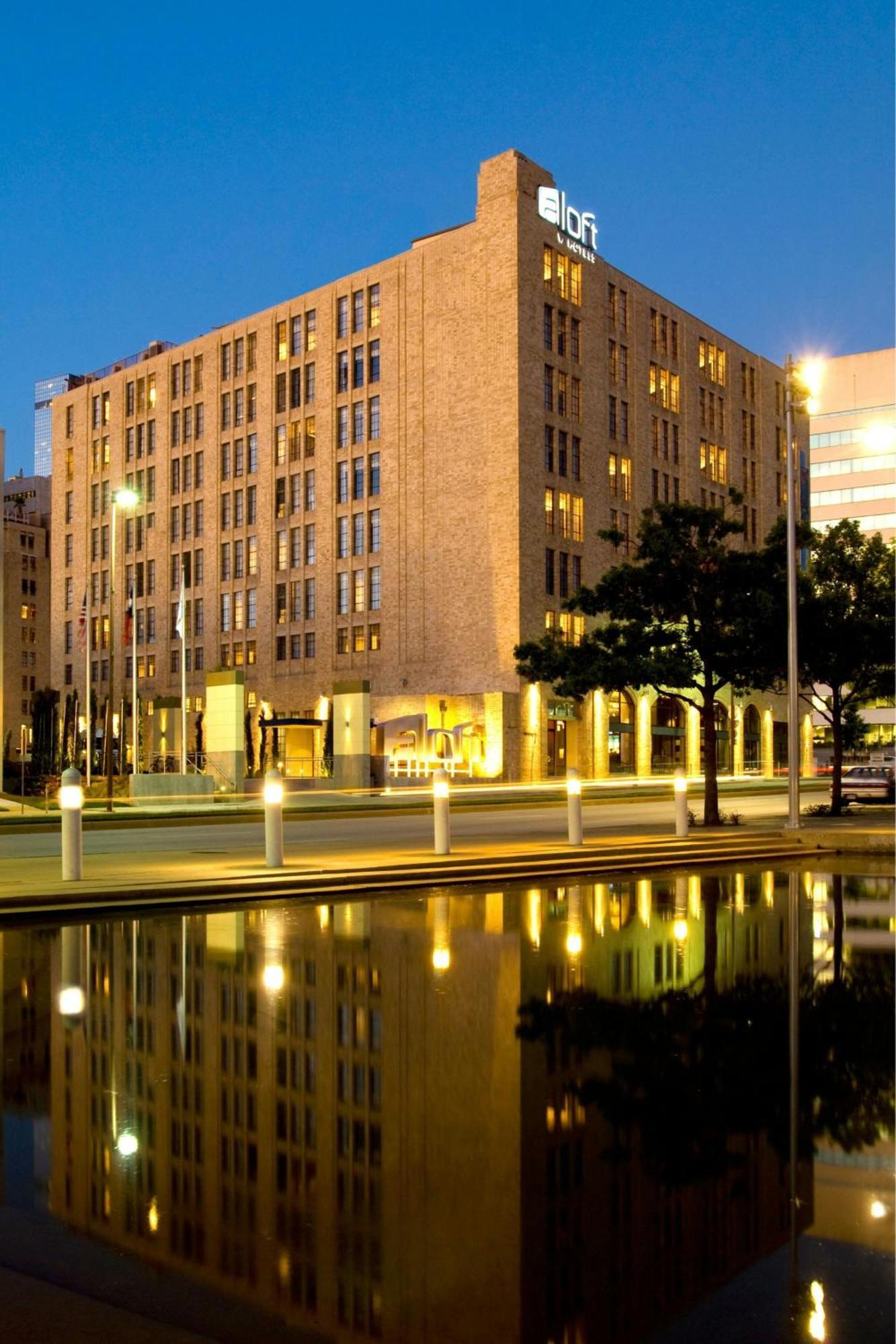 Aloft Dallas Downtown Hotel Exterior photo